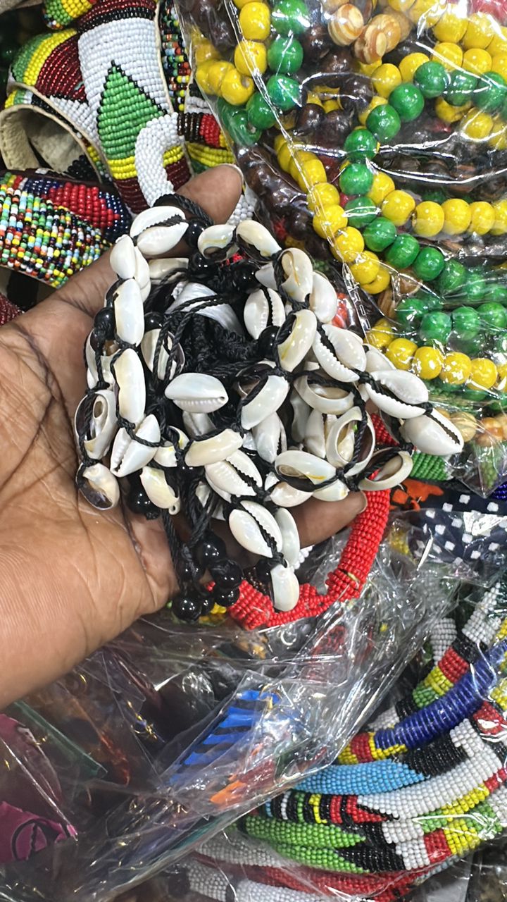Petits bracelets d'art africains